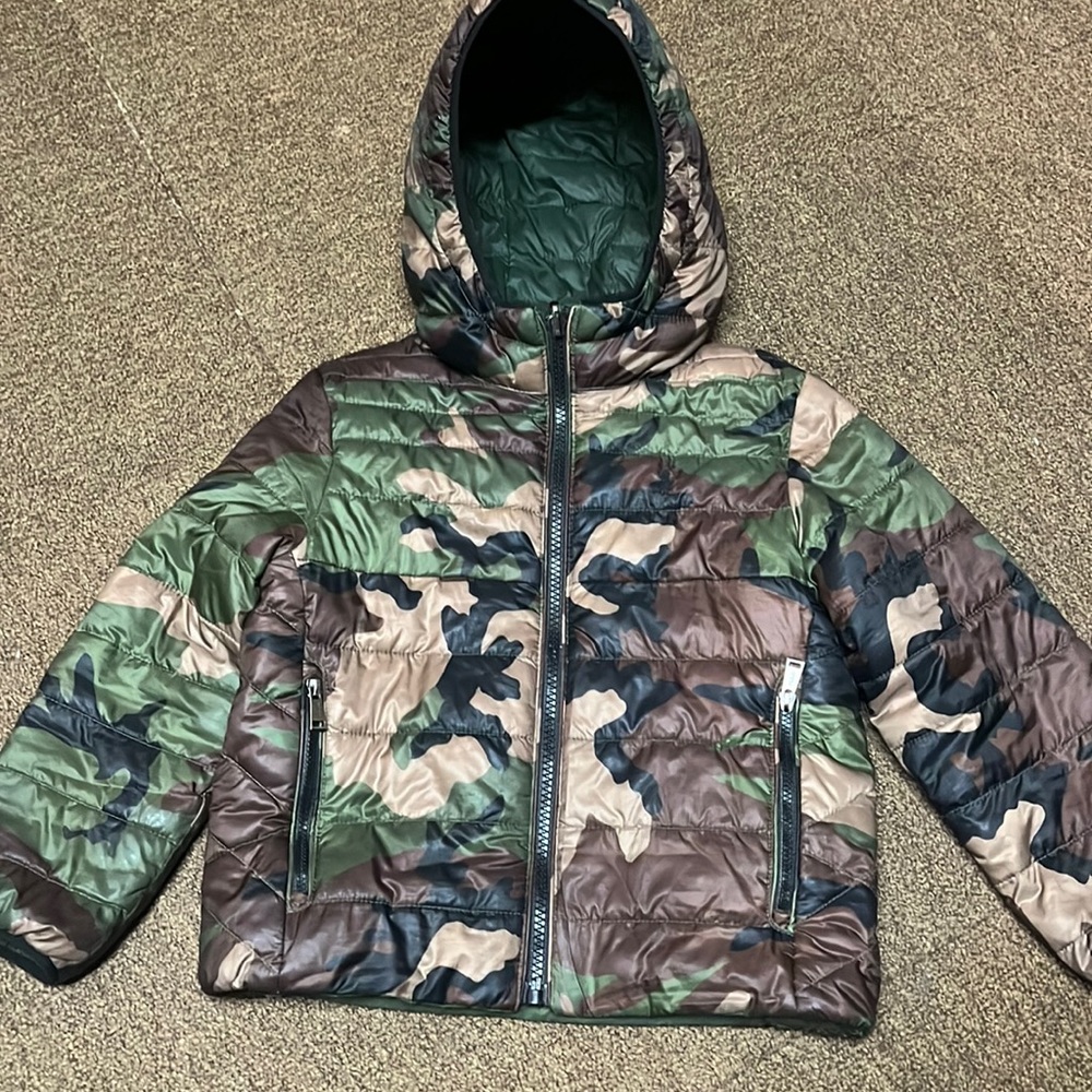 Ralph Lauren polo green and camo Reversible puffer jacket size 4t.